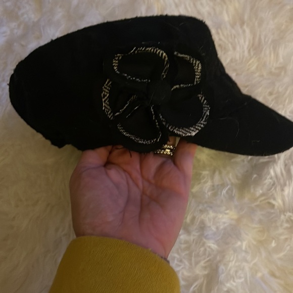 Black hat with elastic backing, fits most!  Cute flower on the side! - Picture 2 of 5